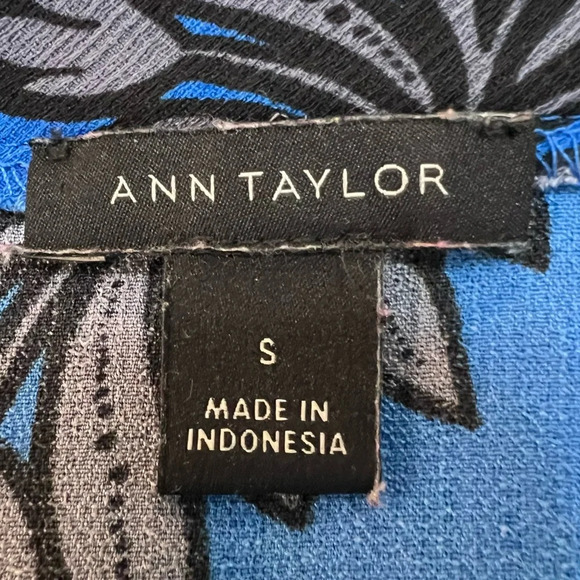 Ann Taylor Beautiful Royal Blue and Gray Piped Short Sleeve. Size Small. - Picture 2 of 11